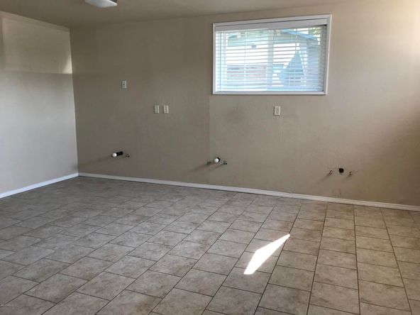 201 E 2nd St, Grandview, WA 98930